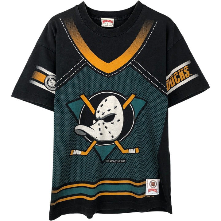 90'S NUTMEG NHL Anaheim Mighty Daks All-Over Print Sports Print T-Shirt, Made in England, Men's Size M (approx.) cotton black type Vintage Second Hand