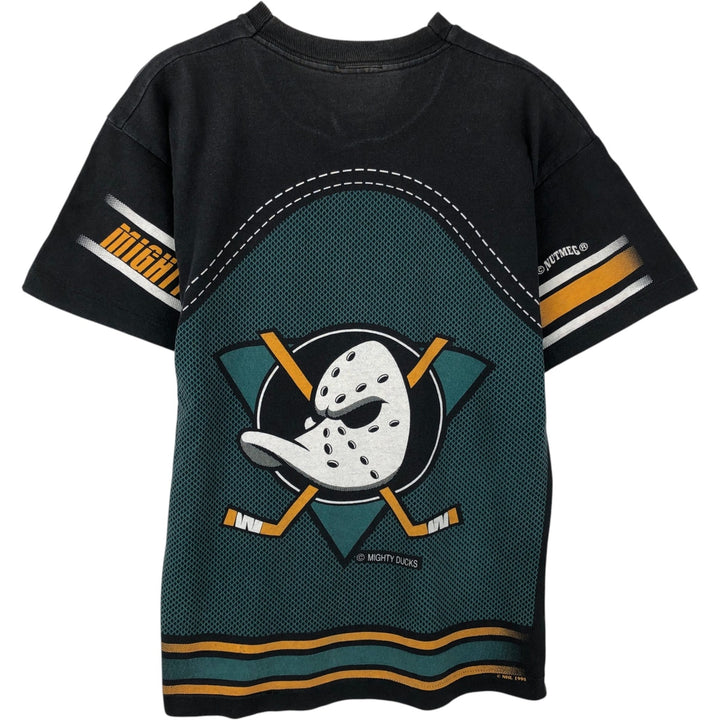 90'S NUTMEG NHL Anaheim Mighty Daks All-Over Print Sports Print T-Shirt, Made in England, Men's Size M (approx.) cotton black type Vintage Second Hand