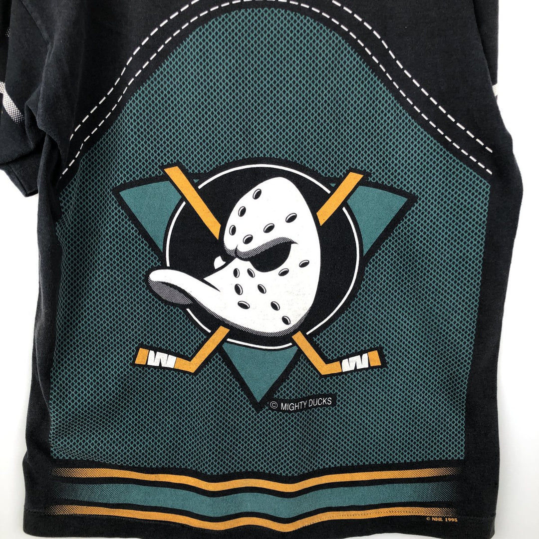 90'S NUTMEG NHL Anaheim Mighty Daks All-Over Print Sports Print T-Shirt, Made in England, Men's Size M (approx.) cotton black type Vintage Second Hand