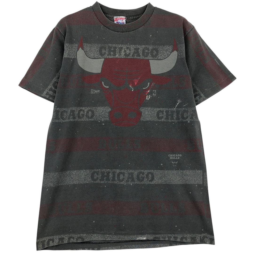 90'S SALEM SPORTSWEAR NBA Chicago Bulls sports print T-shirt, Made in USA, Men's size S equivalent, Vintage cotton gray type Vintage Second Hand