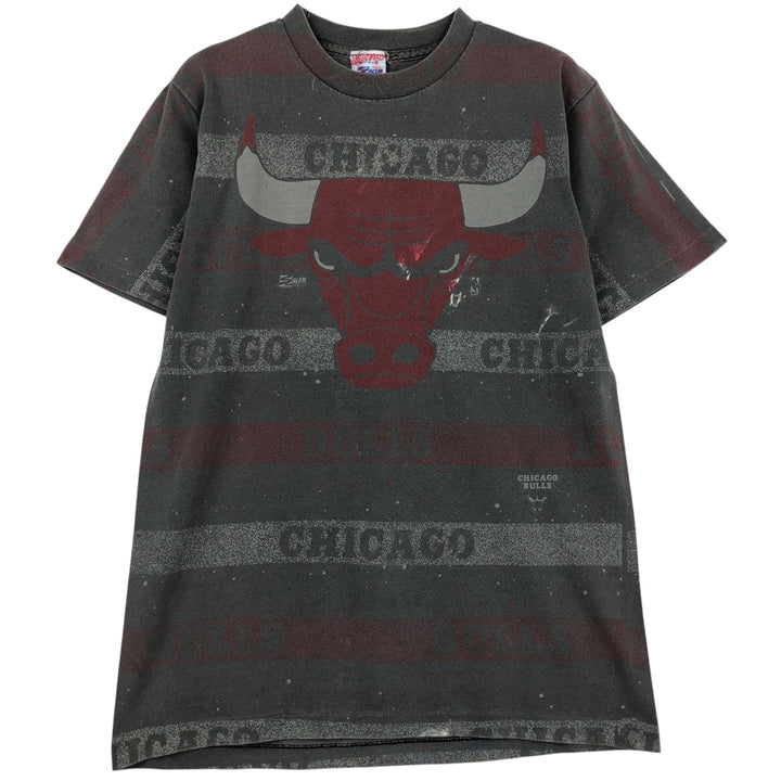 90'S SALEM SPORTSWEAR NBA Chicago Bulls sports print T-shirt, Made in USA, Men's size S equivalent, Vintage cotton gray type Vintage Second Hand