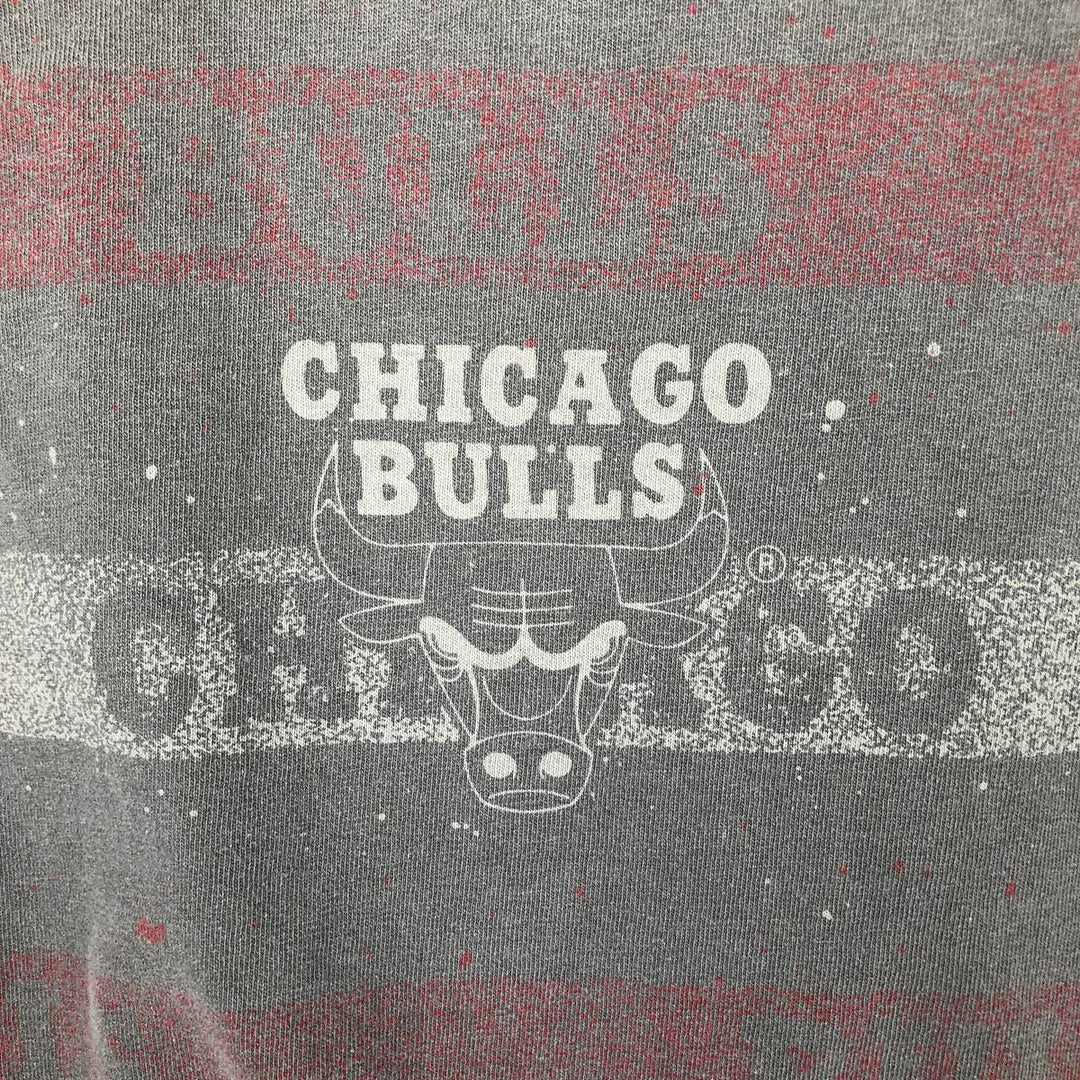 90'S SALEM SPORTSWEAR NBA Chicago Bulls sports print T-shirt, Made in USA, Men's size S equivalent, Vintage cotton gray type Vintage Second Hand