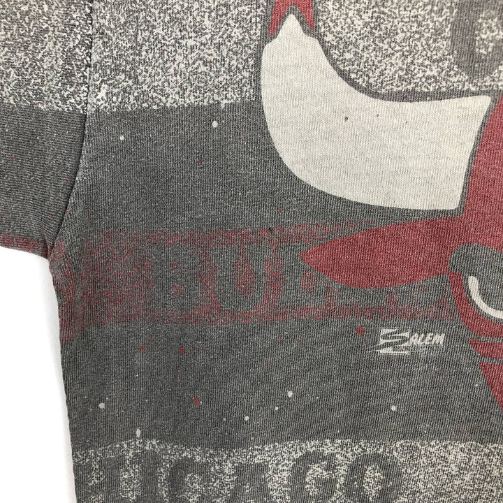 90'S SALEM SPORTSWEAR NBA Chicago Bulls sports print T-shirt, Made in USA, Men's size S equivalent, Vintage cotton gray type Vintage Second Hand