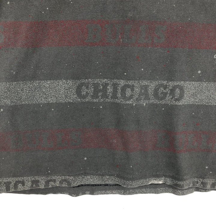 90'S SALEM SPORTSWEAR NBA Chicago Bulls sports print T-shirt, Made in USA, Men's size S equivalent, Vintage cotton gray type Vintage Second Hand