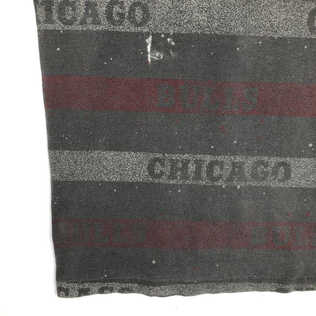 90'S SALEM SPORTSWEAR NBA Chicago Bulls sports print T-shirt, Made in USA, Men's size S equivalent, Vintage cotton gray type Vintage Second Hand