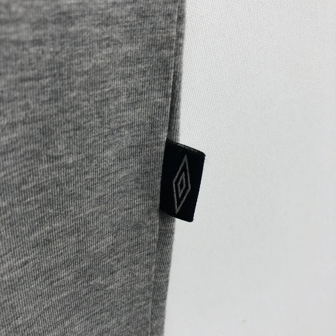 Umbro V-neck logo T-shirt, men's size S (approx.) unclear gray type Vintage Second Hand