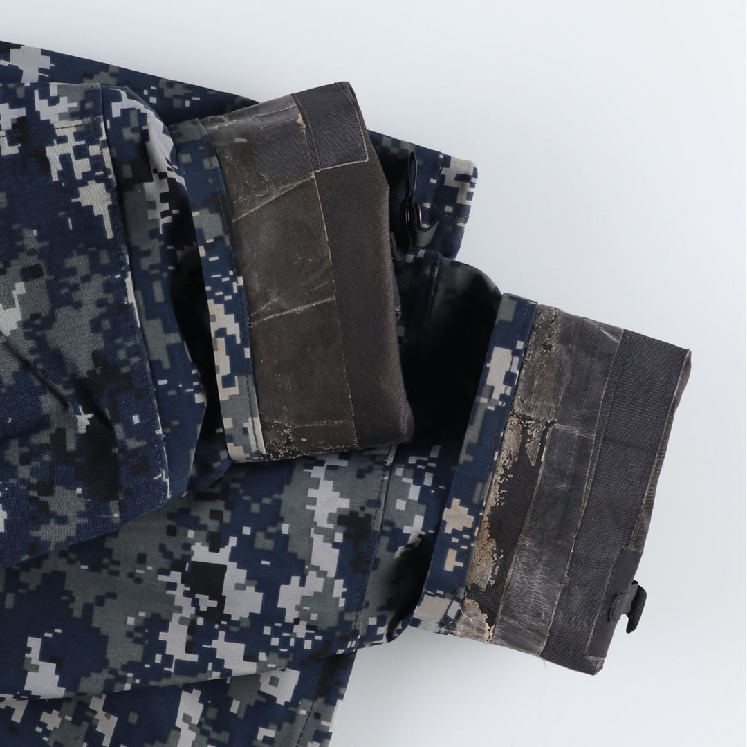 Genuine US Navy camouflage pattern NWU digital camo military Gore-Tex parka, made in USA, MEDIUM-LONG (equivalent to men's M). Nylon navy blue type Vintage Second Hand