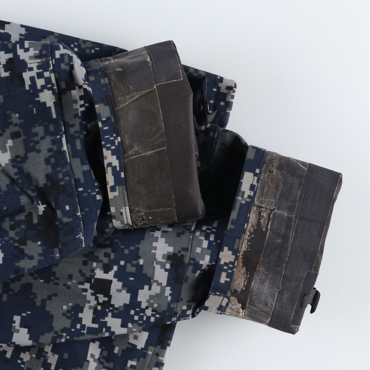Genuine US Navy camouflage pattern NWU digital camo military Gore-Tex parka, made in USA, MEDIUM-LONG (equivalent to men's M). Nylon navy blue type Vintage Second Hand