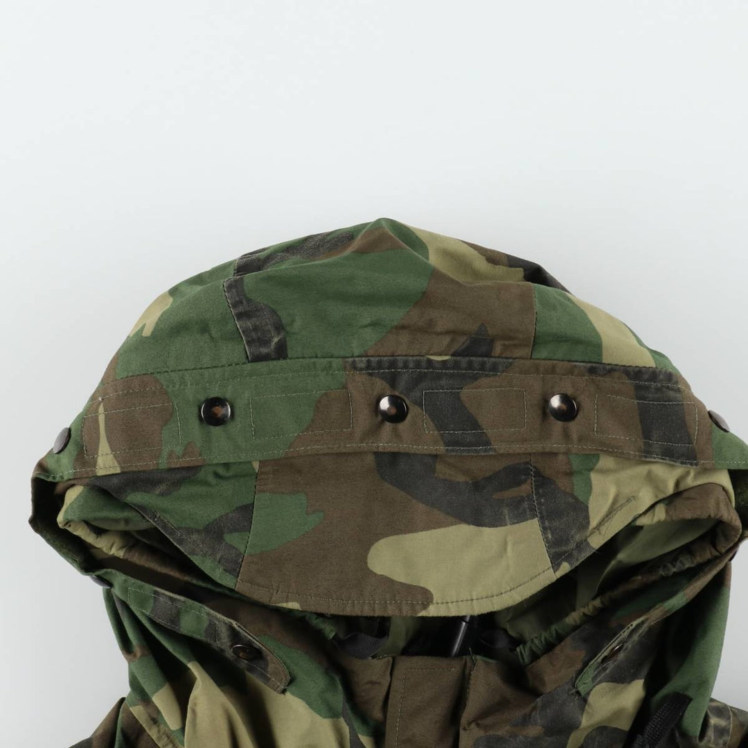 Authentic 1990'S US Military Camouflage Pattern Woodland Camo ECWCS 1st Gen Late Model Military Gore-Tex Parka, Made in USA, Medium-Regular Nylon Khaki type Vintage Second Hand