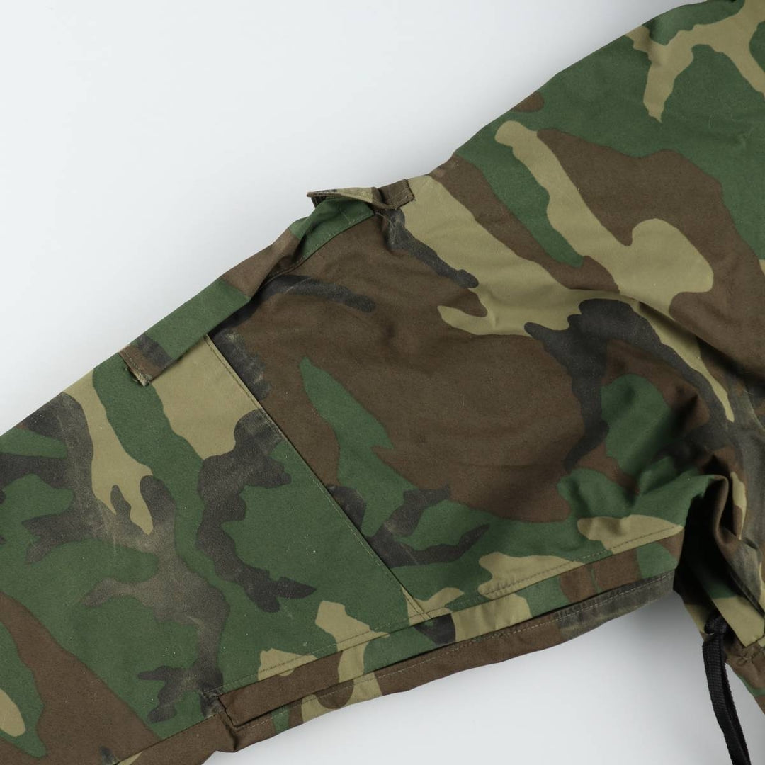 Authentic 1990'S US Military Camouflage Pattern Woodland Camo ECWCS 1st Gen Late Model Military Gore-Tex Parka, Made in USA, Medium-Regular Nylon Khaki type Vintage Second Hand