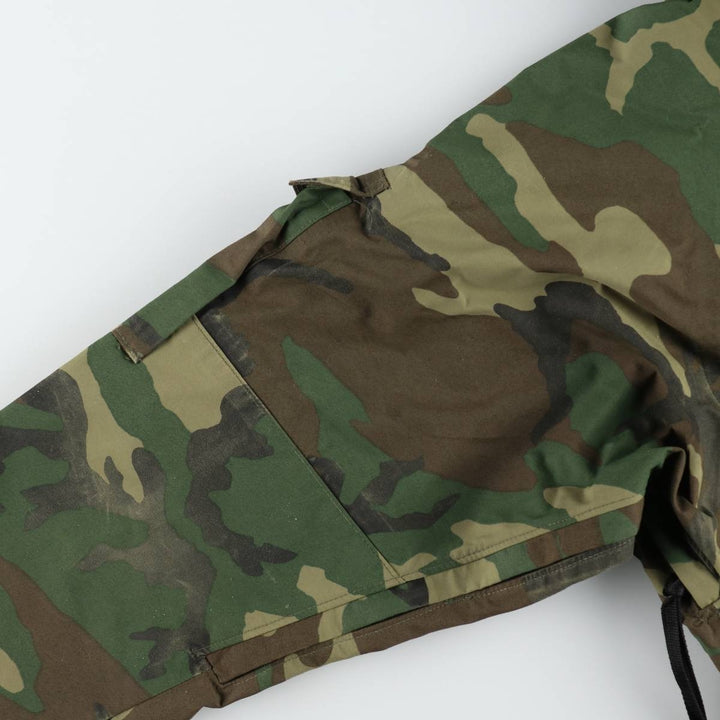 Authentic 1990'S US Military Camouflage Pattern Woodland Camo ECWCS 1st Gen Late Model Military Gore-Tex Parka, Made in USA, Medium-Regular Nylon Khaki type Vintage Second Hand
