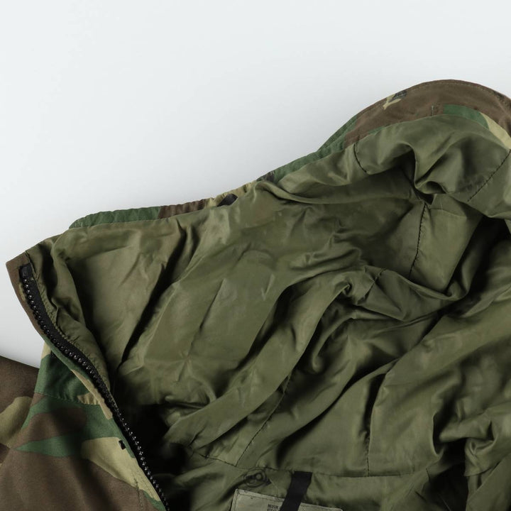 Authentic 1990'S US Military Camouflage Pattern Woodland Camo ECWCS 1st Gen Late Model Military Gore-Tex Parka, Made in USA, Medium-Regular Nylon Khaki type Vintage Second Hand