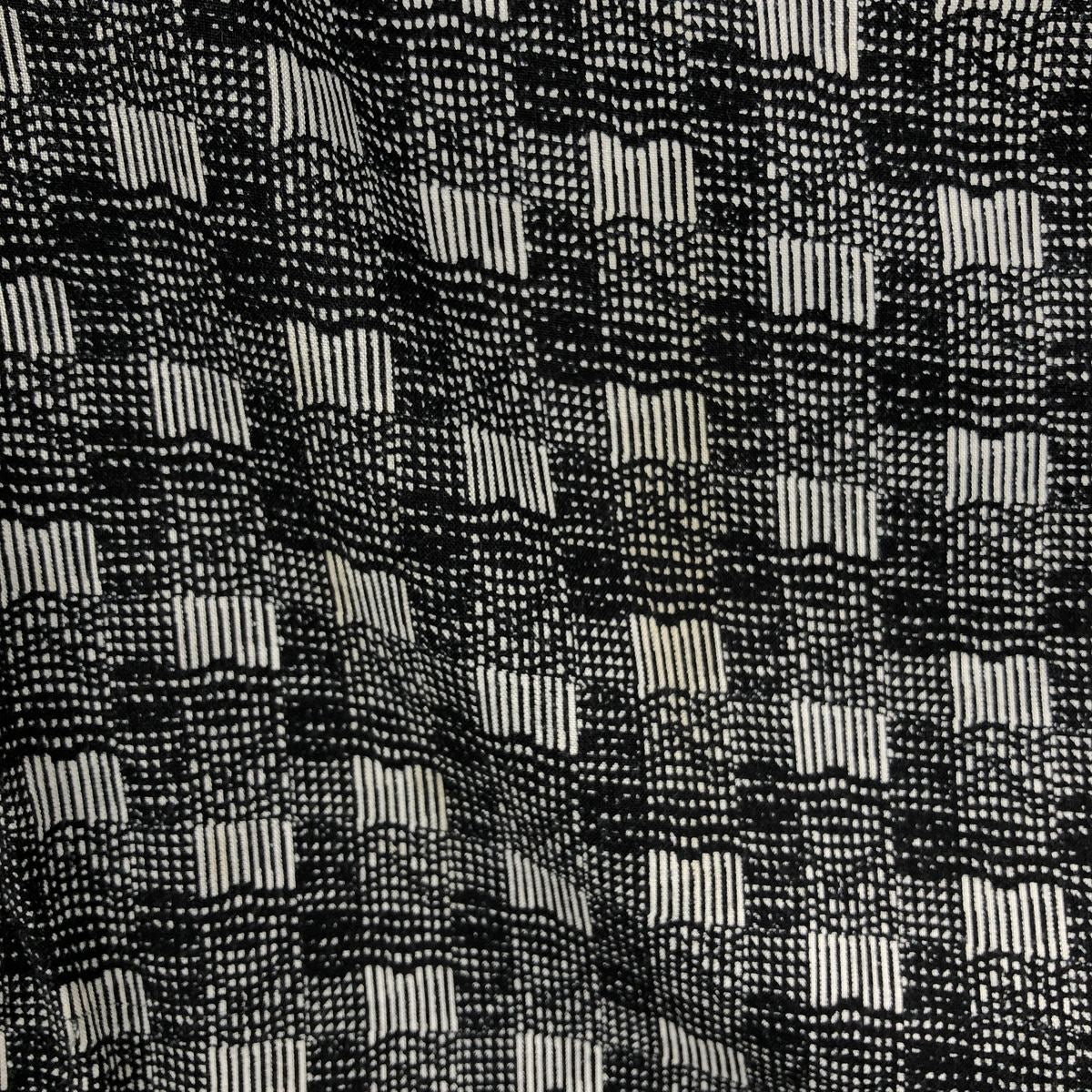 CITY STREETS all-over print short-sleeved rayon shirt, boxy fit, men's size XL. Rayon black type Vintage Second Hand