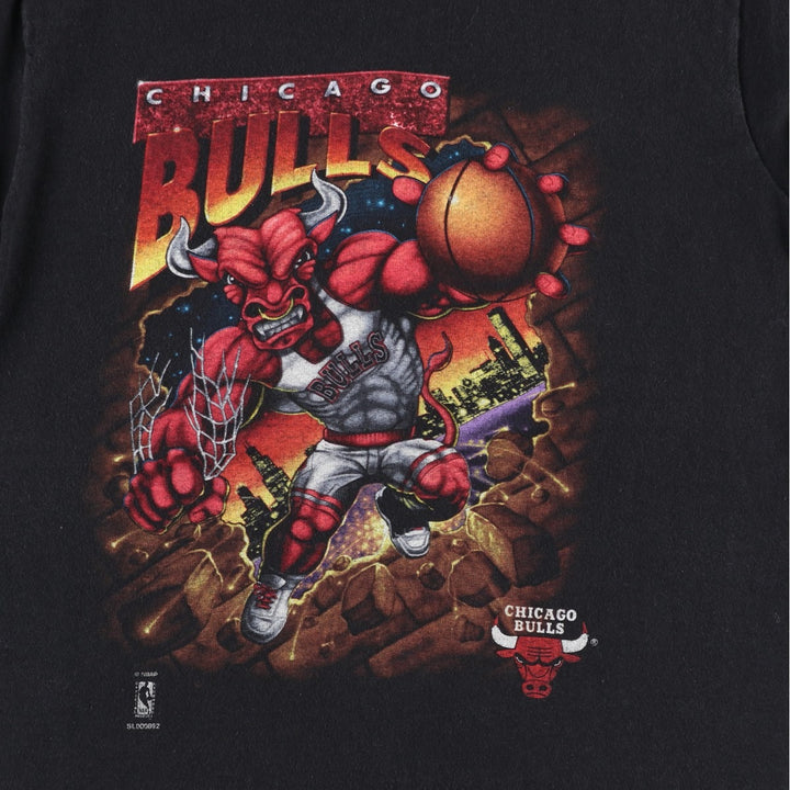 90'S Fruit of the Loom NBA Chicago Bulls Sports T-Shirt, Made in USA, Women's Size S (approx.), Vintage cotton black type Vintage Second Hand