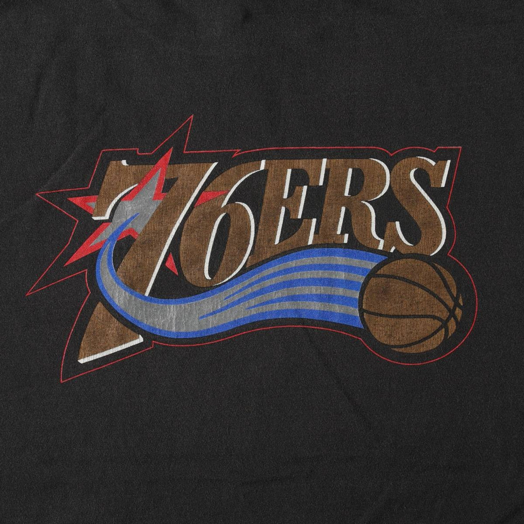 90'S AND 1 NBA Philadelphia 76ers Logo Print T-Shirt, Made in USA, Men's XL (approx.), Vintage cotton black type Vintage Second Hand