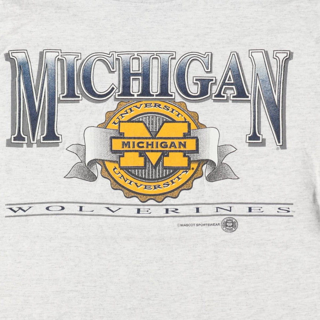 College T-shirt, Men's XL size unclear white type Vintage Second Hand