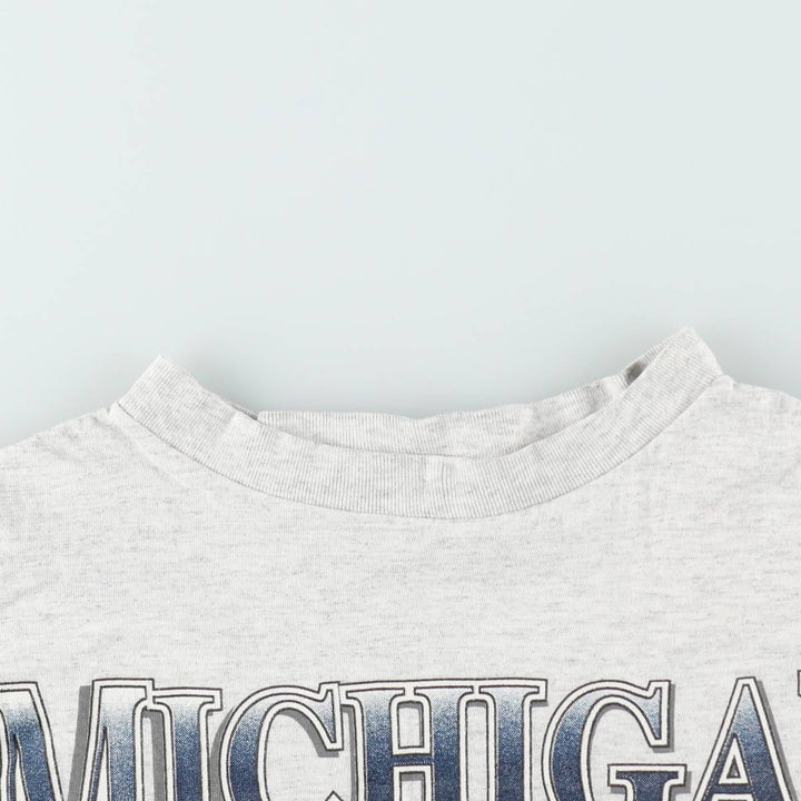 College T-shirt, Men's XL size unclear white type Vintage Second Hand