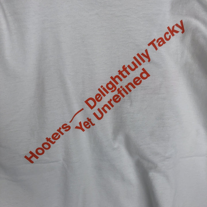 2000'S Fruit of the Loom Heavy Cotton Hooters Advertising T-Shirt, Made in Canada, Men's Size XL (approx.) cotton white type Vintage Second Hand