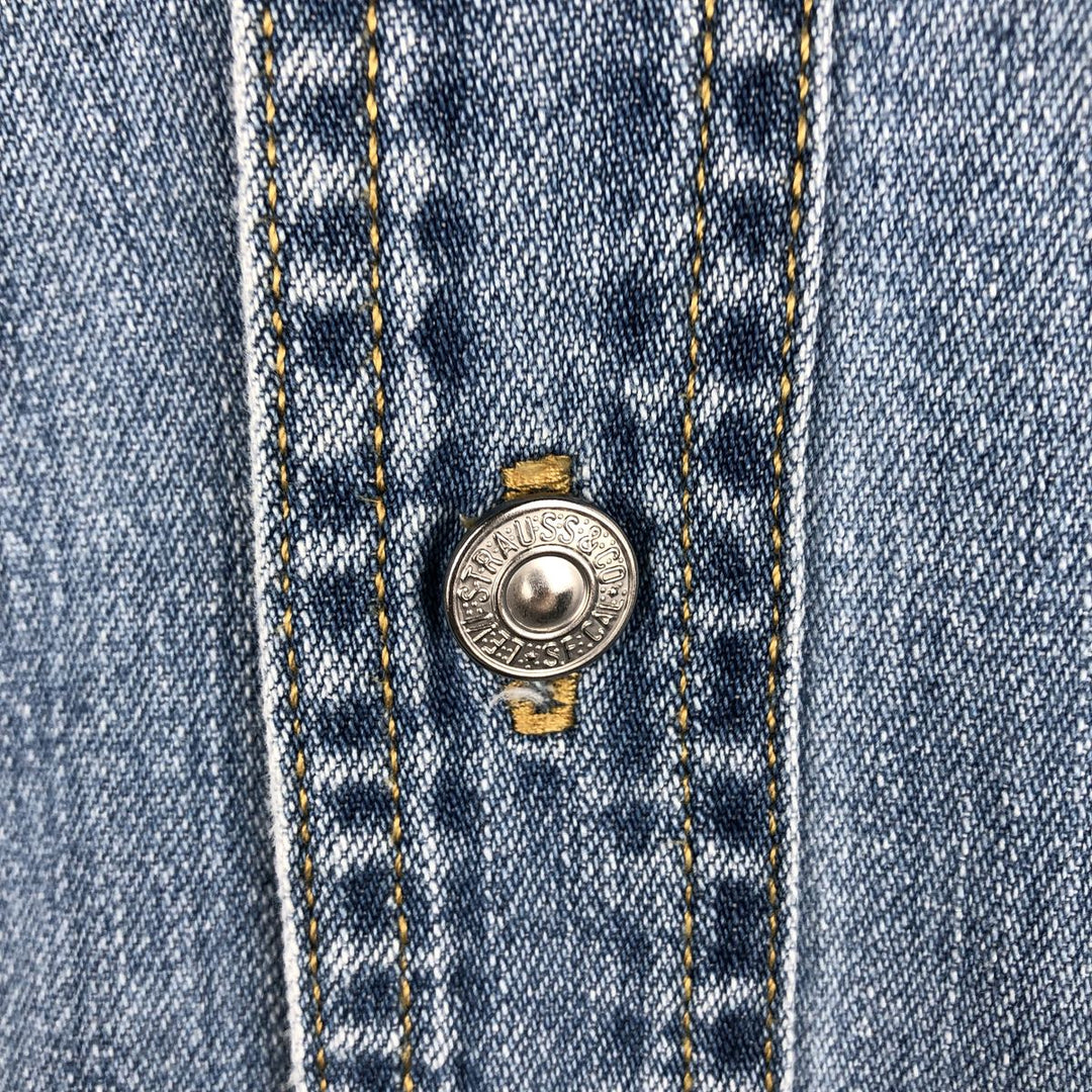 Levi's Red Tab Long Sleeve Denim Shirt, Men's Size Medium cotton blue type Vintage Second Hand