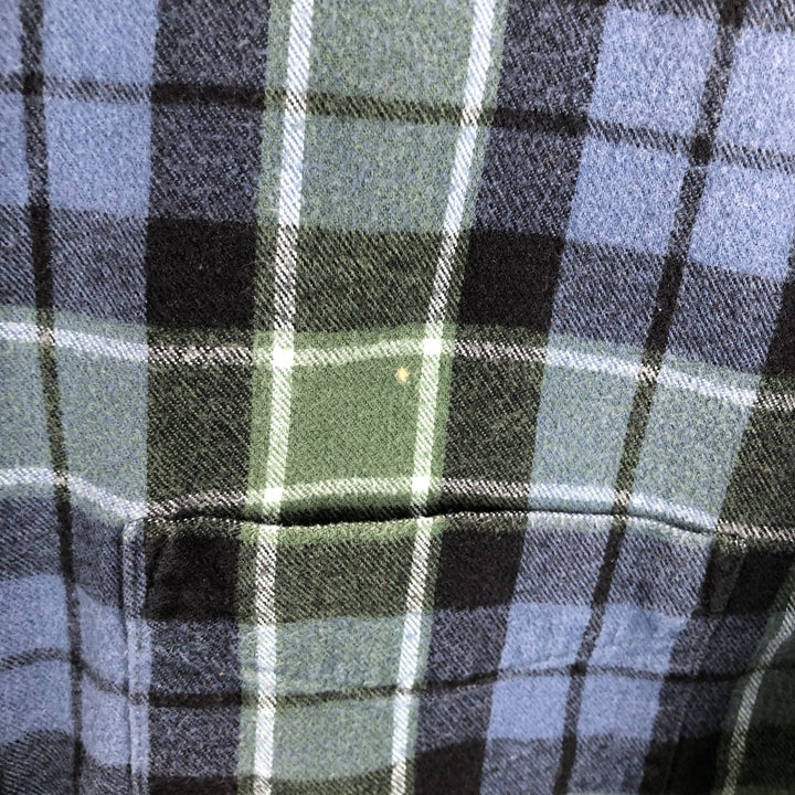 LLBean Slightly Fitted Long Sleeve Button-Down Light Flannel Check Shirt, Men's Size Medium cotton green type Vintage Second Hand