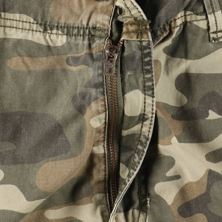 Levi's Camouflage Pattern Woodland Camo Cargo Shorts (Men's W39 equivalent) cotton Khaki type Vintage Second Hand