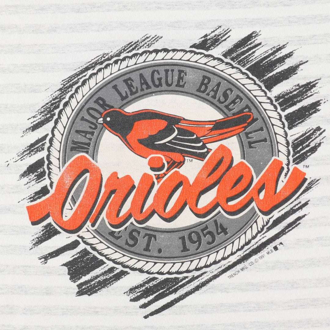 90'S TRENCH MLB Baltimore Orioles Striped Pattern Logo Print T-Shirt, Made in USA, Men's Size L (approx.), Vintage, Short Sleeve cotton white type Vintage Second Hand