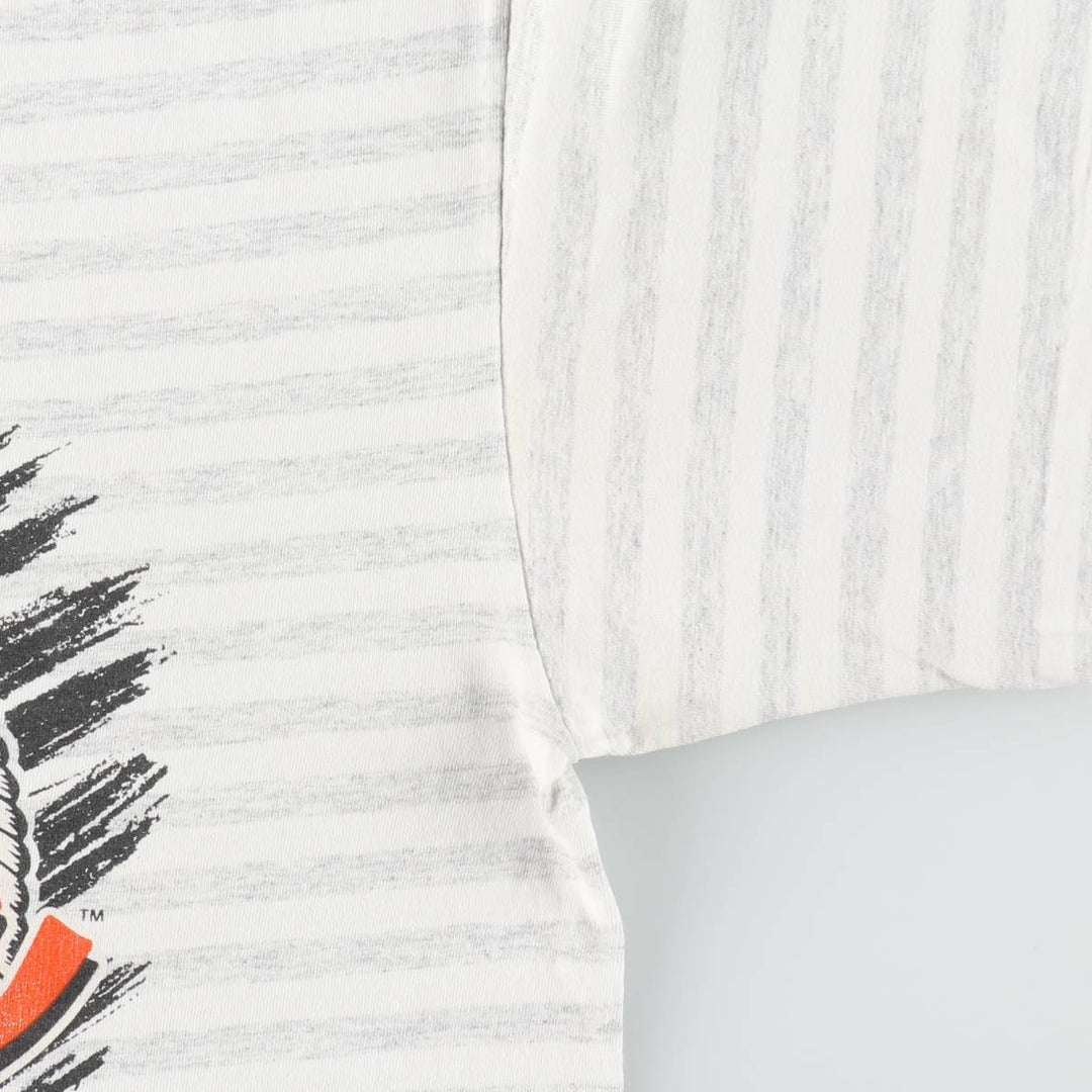90'S TRENCH MLB Baltimore Orioles Striped Pattern Logo Print T-Shirt, Made in USA, Men's Size L (approx.), Vintage, Short Sleeve cotton white type Vintage Second Hand