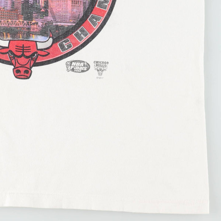 90'S Starter NBA Chicago Bulls sports print T-shirt, Made in USA, Men's XL equivalent, Vintage cotton white type Vintage Second Hand