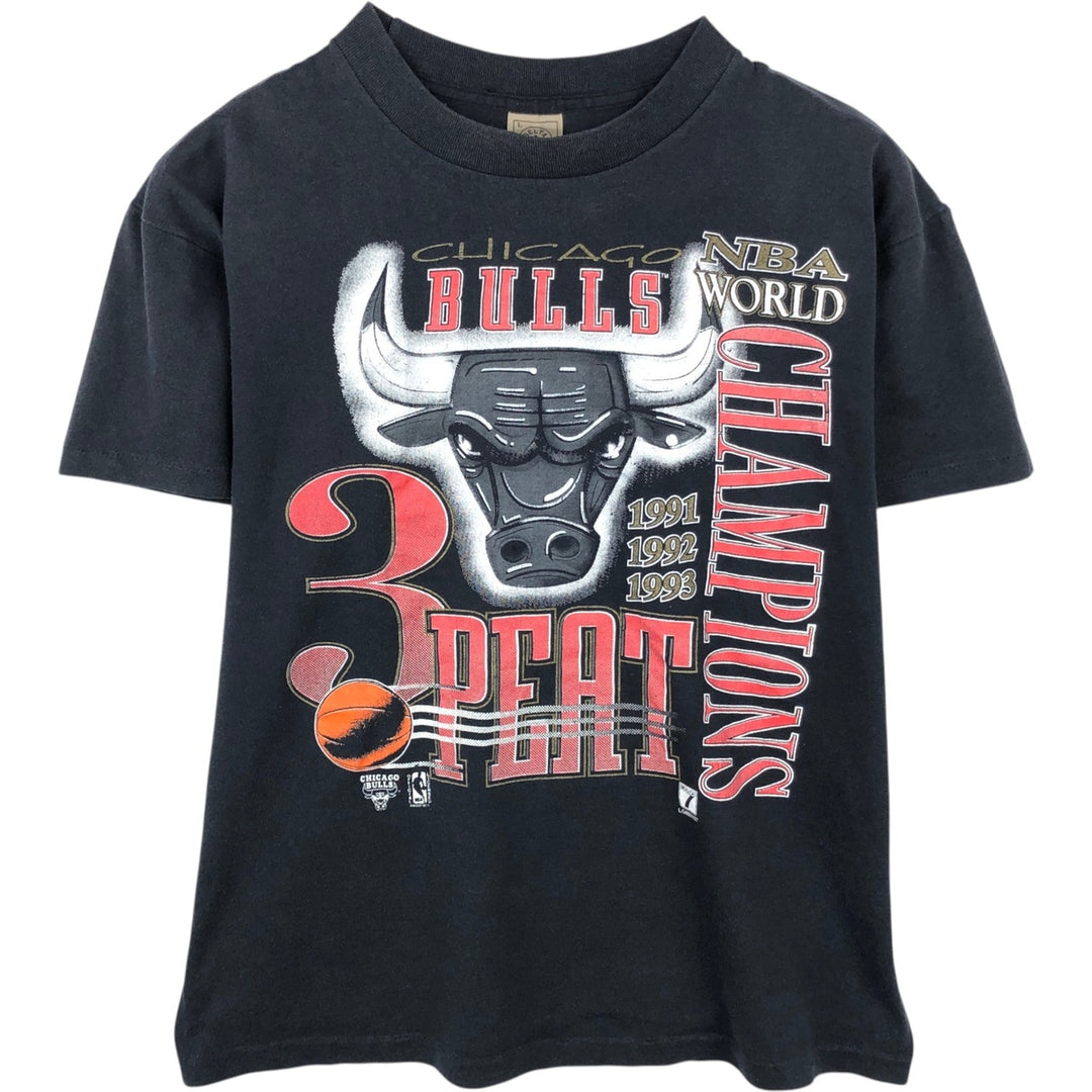 90'S Delta NBA Chicago Bulls Logo Print T-Shirt, Made in USA, Men's Size L (approx.), Vintage polyester black type Vintage Second Hand