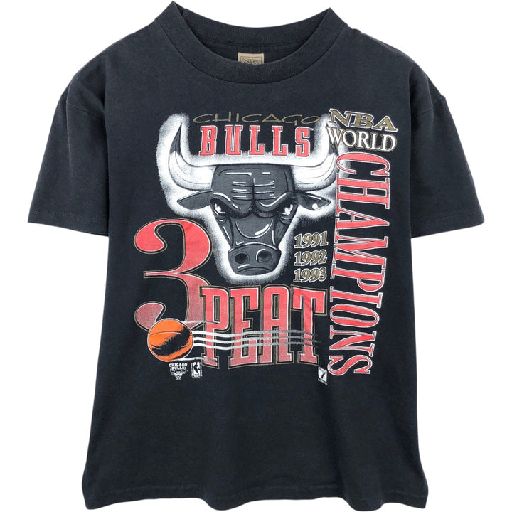 90'S Delta NBA Chicago Bulls Logo Print T-Shirt, Made in USA, Men's Size L (approx.), Vintage polyester black type Vintage Second Hand