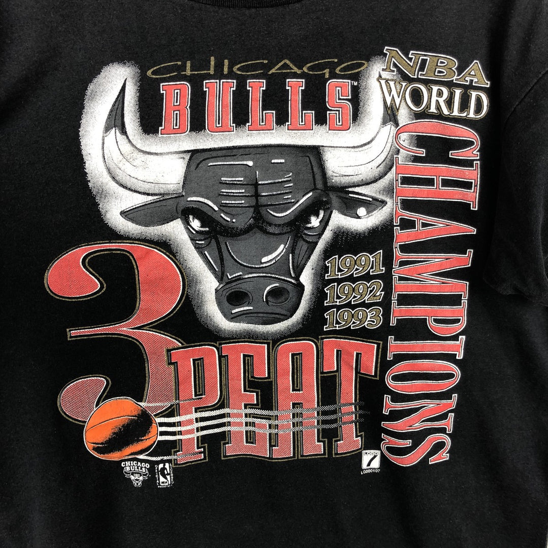 90'S Delta NBA Chicago Bulls Logo Print T-Shirt, Made in USA, Men's Size L (approx.), Vintage polyester black type Vintage Second Hand