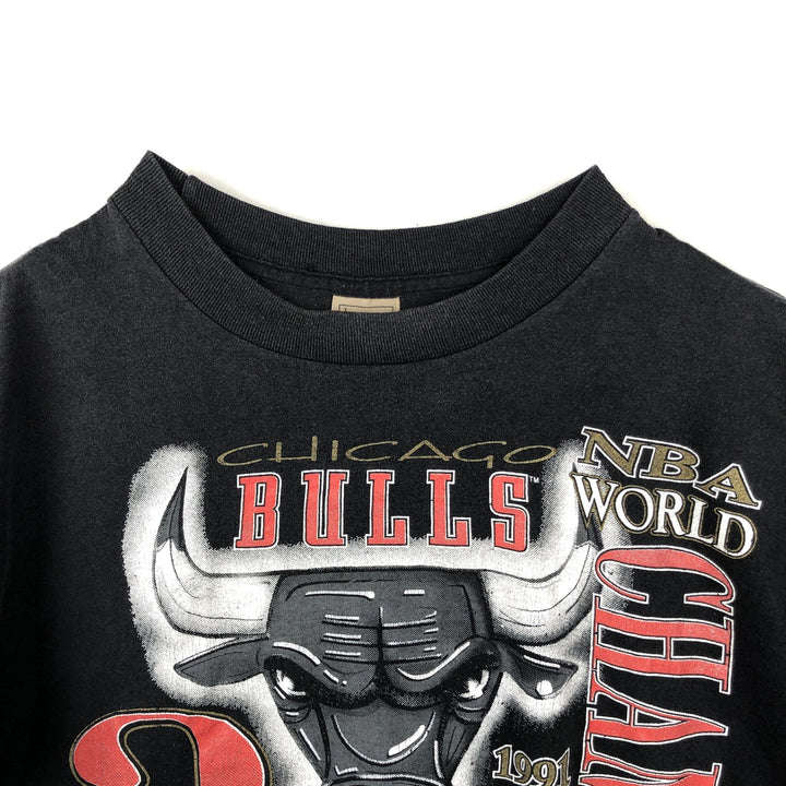90'S Delta NBA Chicago Bulls Logo Print T-Shirt, Made in USA, Men's Size L (approx.), Vintage polyester black type Vintage Second Hand