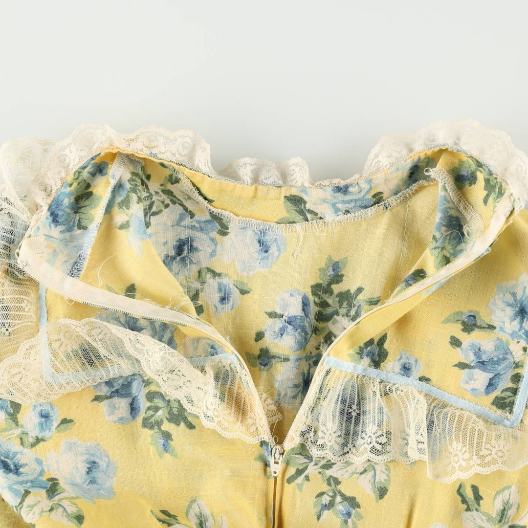 All-over floral print maxi dress with three-quarter sleeves and flared hem, women's size M equivalent, vintage. unclear yellow type Vintage Second Hand