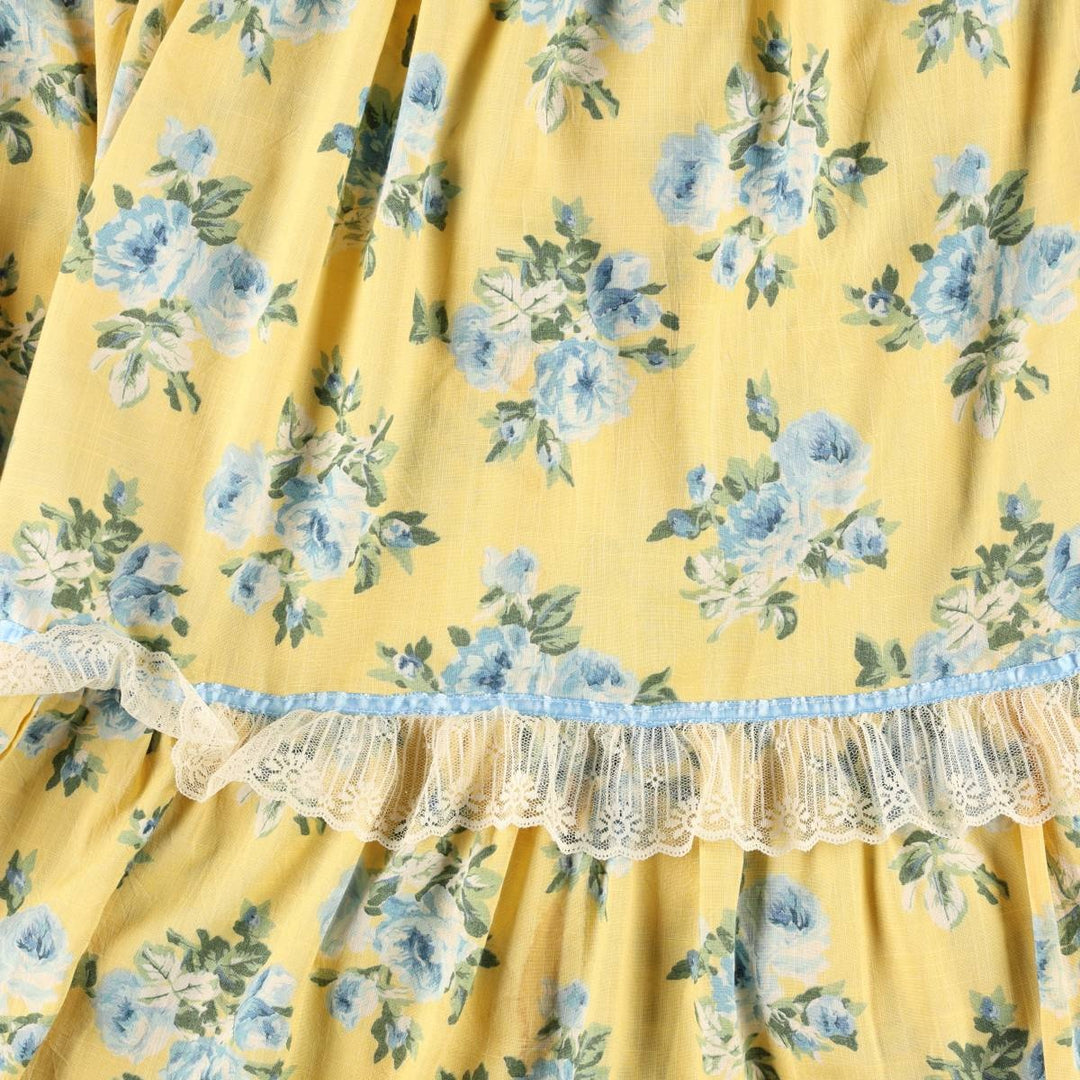All-over floral print maxi dress with three-quarter sleeves and flared hem, women's size M equivalent, vintage. unclear yellow type Vintage Second Hand