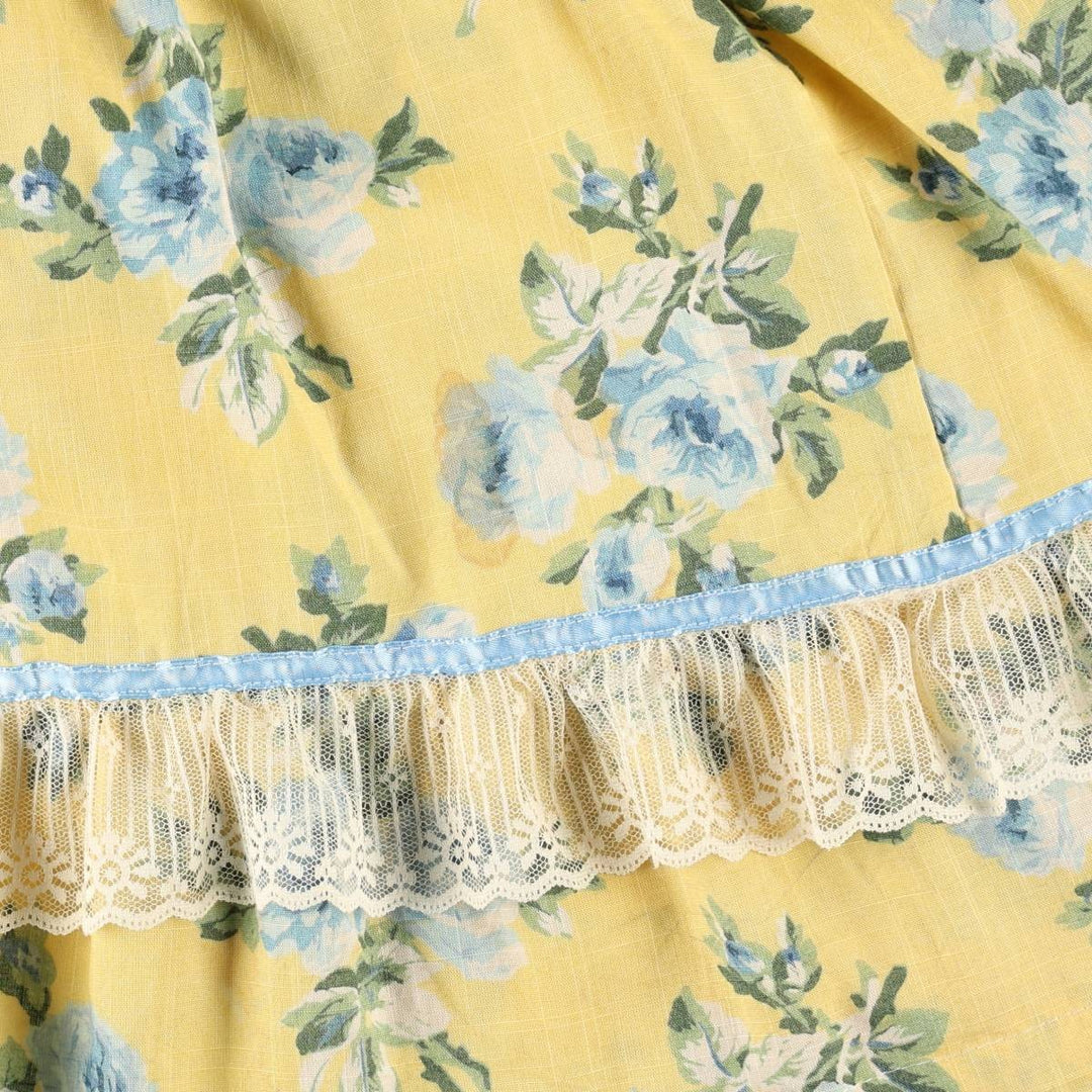 All-over floral print maxi dress with three-quarter sleeves and flared hem, women's size M equivalent, vintage. unclear yellow type Vintage Second Hand