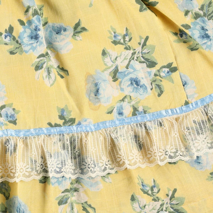 All-over floral print maxi dress with three-quarter sleeves and flared hem, women's size M equivalent, vintage. unclear yellow type Vintage Second Hand