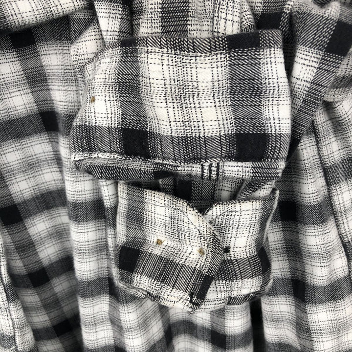 Carhartt Relaxed Fit Check Pattern Long Sleeve Button-Down Light Flannel Check Shirt, Men's Size L (approx.) cotton black type Vintage Second Hand