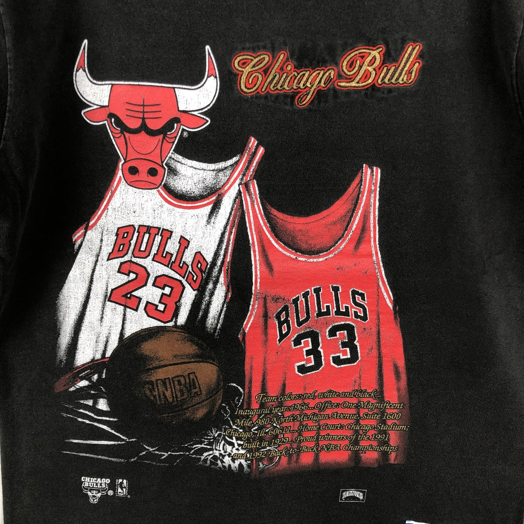 90'S NUTMEG NBA CHICAGO BULLS Sports T-Shirt, Made in USA, Men's Size M (approx.), Vintage cotton black type Vintage Second Hand