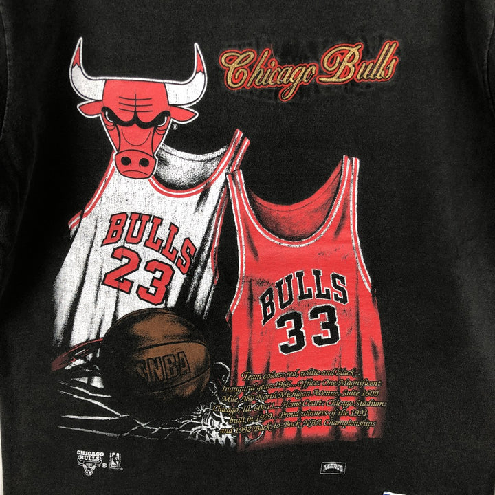 90'S NUTMEG NBA CHICAGO BULLS Sports T-Shirt, Made in USA, Men's Size M (approx.), Vintage cotton black type Vintage Second Hand