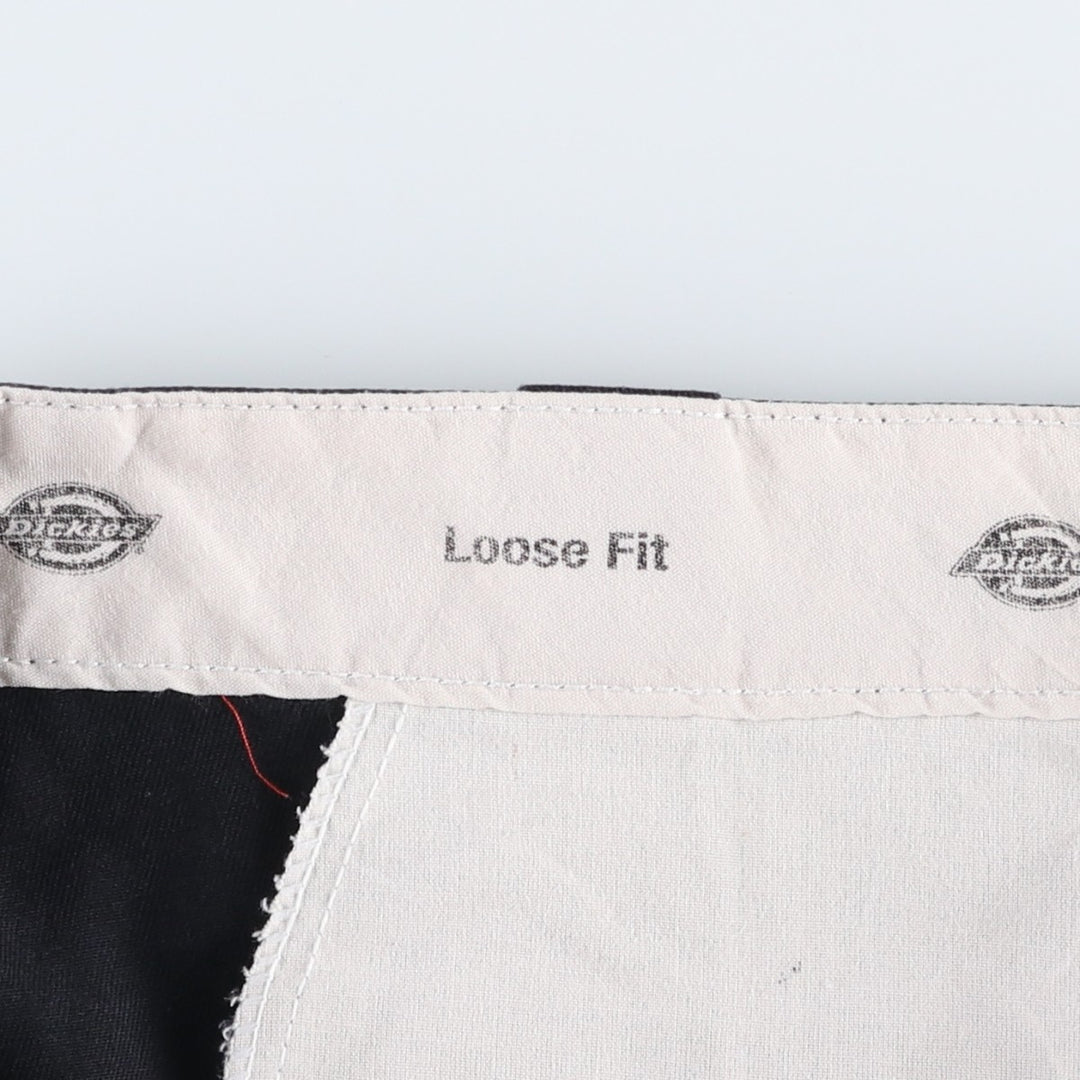 Dickies Loose Fit Cargo Shorts (Men's W35 equivalent) polyester black type Vintage Second Hand