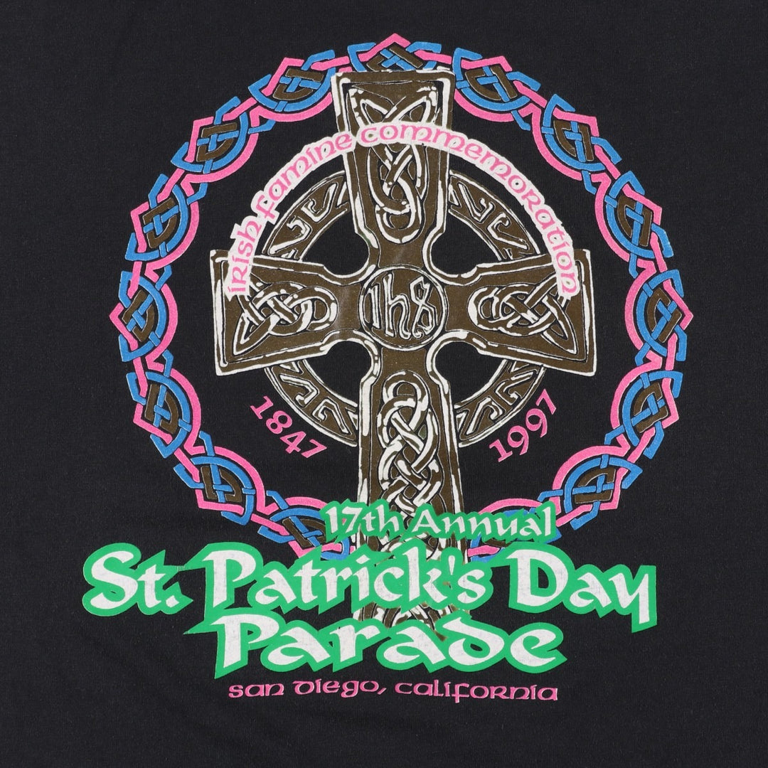 90'S Hanes St. Patrick's Day Parade Print T-Shirt, Made in USA, Men's Size L (approx.), Vintage cotton black type Vintage Second Hand