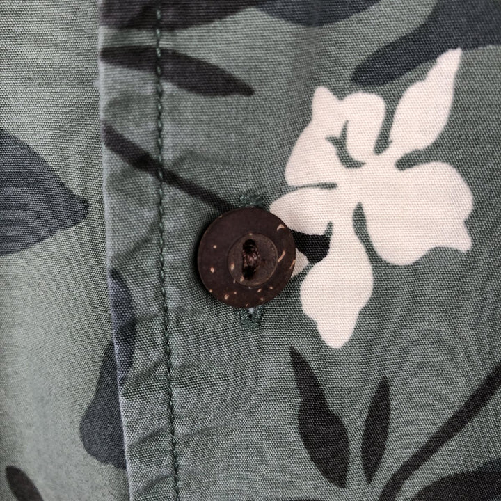 Eddie Bauer all-over botanical pattern open-collar Hawaiian Aloha shirt, boxy fit, men's size L. cotton Khaki type Vintage Second Hand