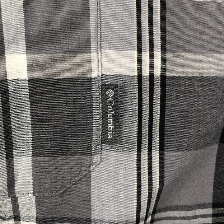 Columbia Regular Fit Short-Sleeve Button-Down Check Shirt, Men's Size L (approx.) cotton gray type Vintage Second Hand