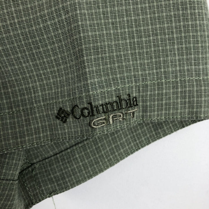 Columbia GRT all-over print short-sleeved check shirt, boxy style, men's size L. Viscose Khaki type sage green Vintage Second Hand