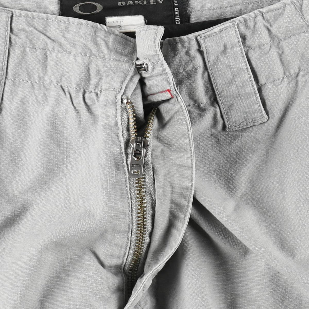 Oakley Regular Fit Sample Cargo Shorts with Reflective Details - Men's Size W35 (approx.) cotton gray type Vintage Second Hand