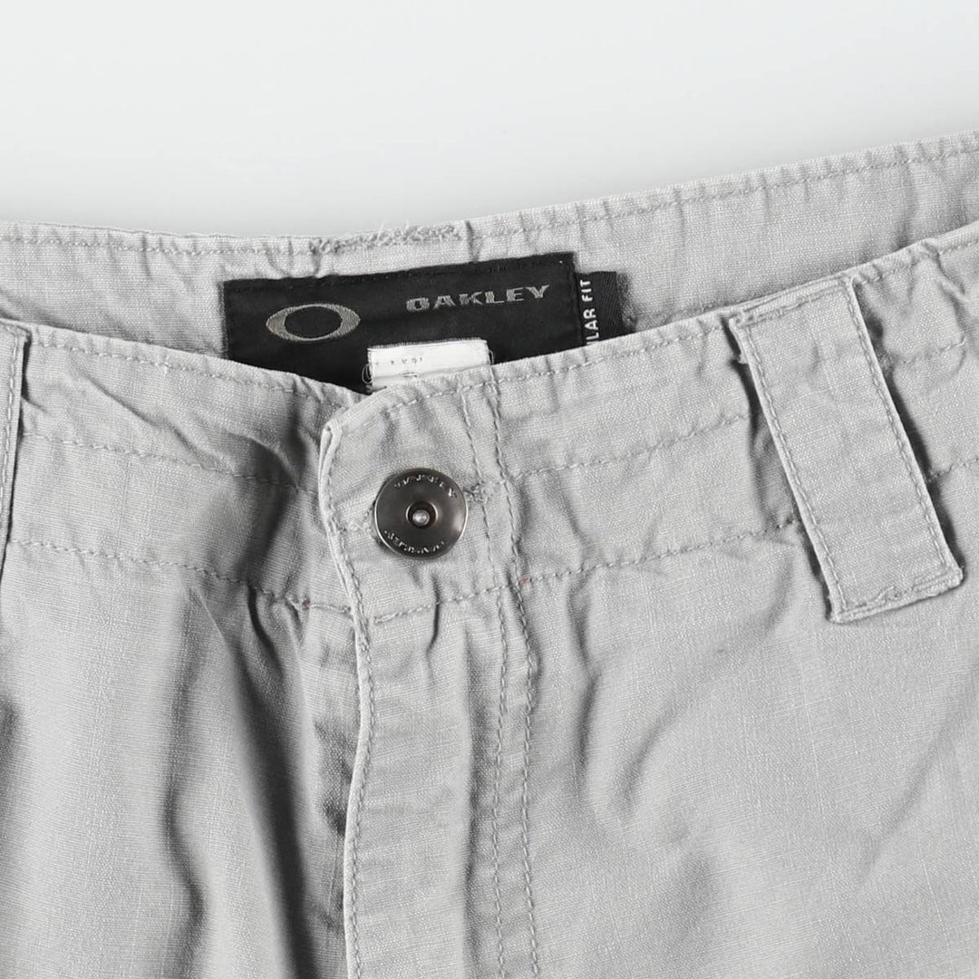 Oakley Regular Fit Sample Cargo Shorts with Reflective Details - Men's Size W35 (approx.) cotton gray type Vintage Second Hand