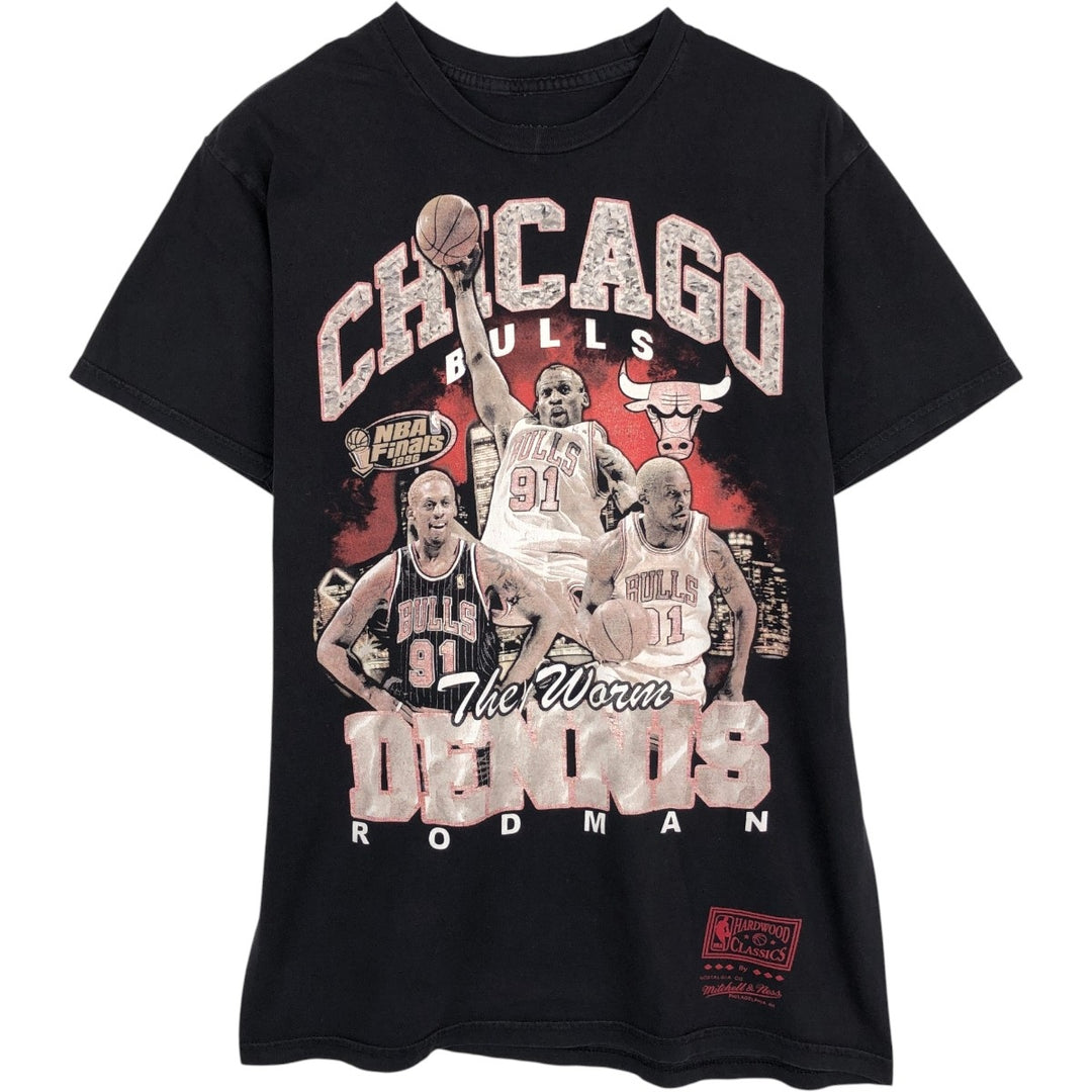 Mitchell and Ness NBA Chicago Bulls Dennis Rodman Sports Print T-Shirt (Men's Size L) cotton black type Vintage Second Hand