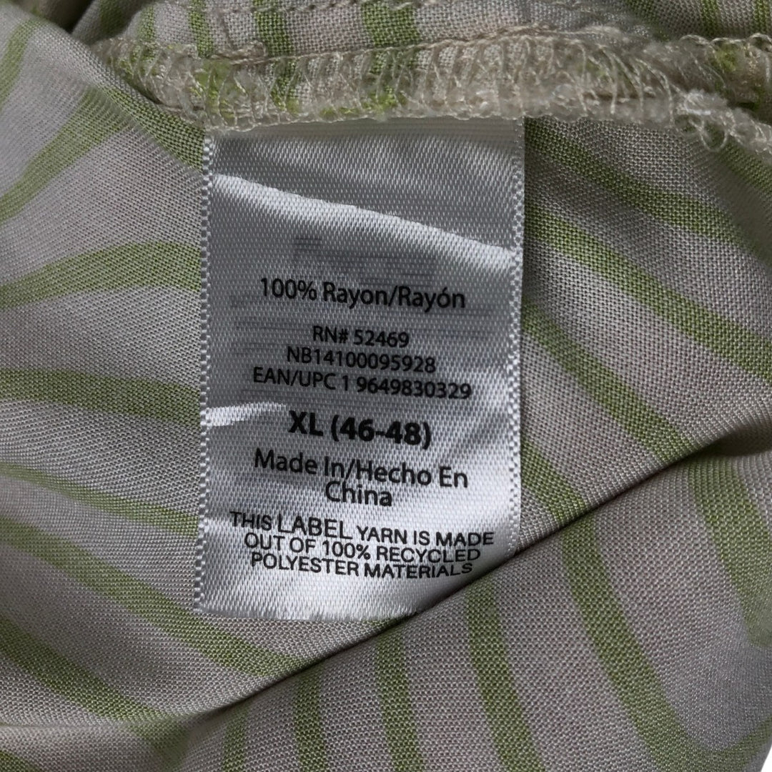 NO BOUNDARIES All-over print short-sleeved open-collar rayon shirt, boxy fit, men's size XL. Rayon green type yellow green Vintage Second Hand