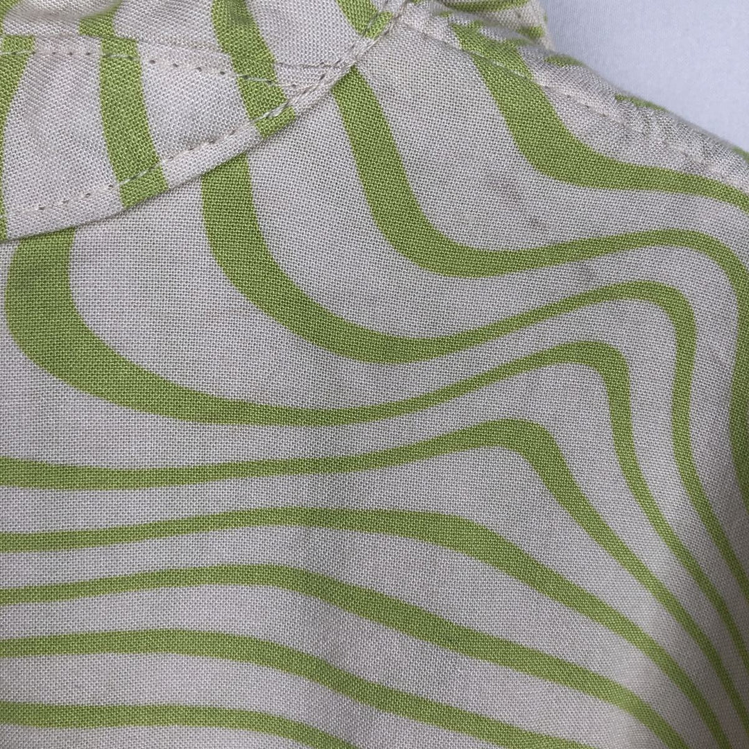 NO BOUNDARIES All-over print short-sleeved open-collar rayon shirt, boxy fit, men's size XL. Rayon green type yellow green Vintage Second Hand