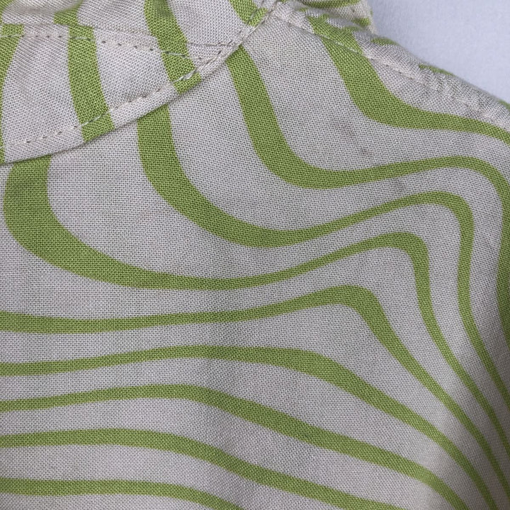 NO BOUNDARIES All-over print short-sleeved open-collar rayon shirt, boxy fit, men's size XL. Rayon green type yellow green Vintage Second Hand
